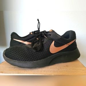 Women's Nike Shoe